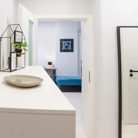 Letna, Ac & Garage 89m2 And 44m2 公寓